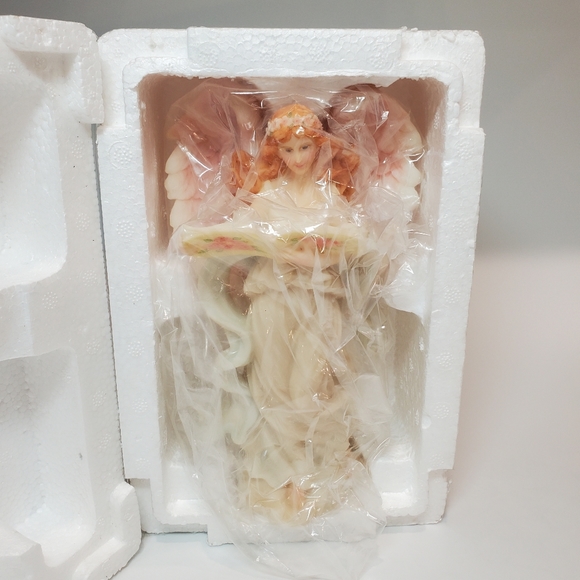 Seraphim Classics - Melody "Heaven's Song" Cir. 1996 (Retired) - Picture 7 of 13